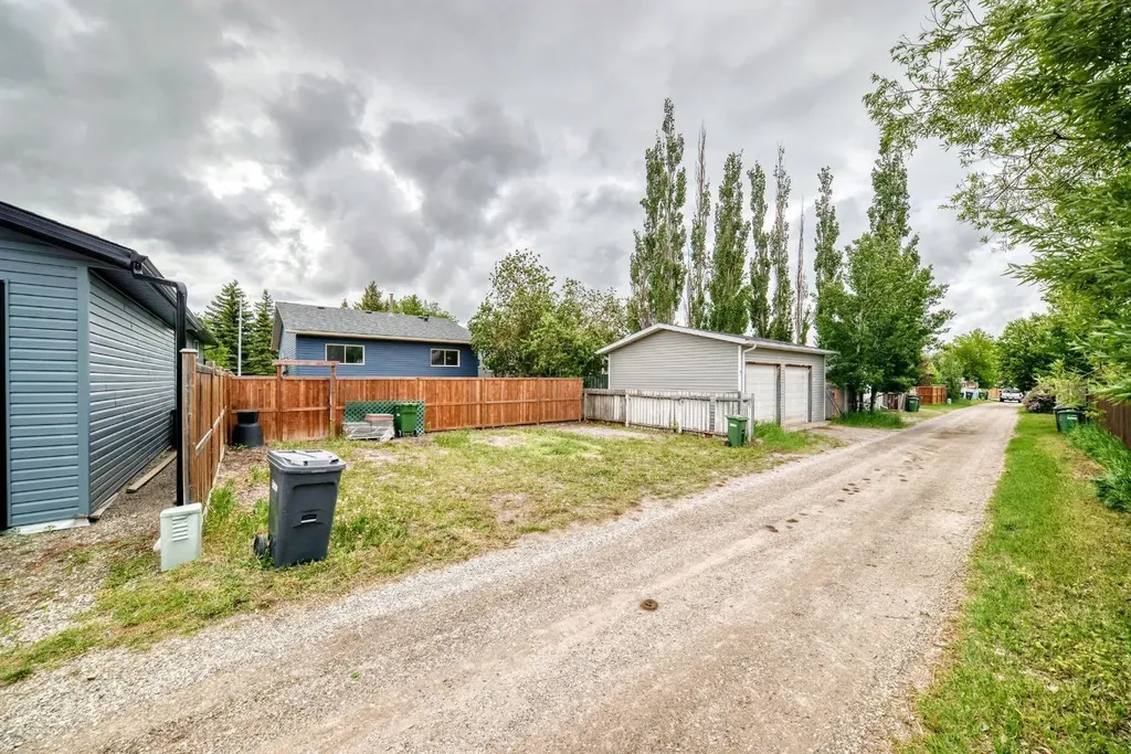 35 Green Meadow Crescent Strathmore AB T1P 1H4
