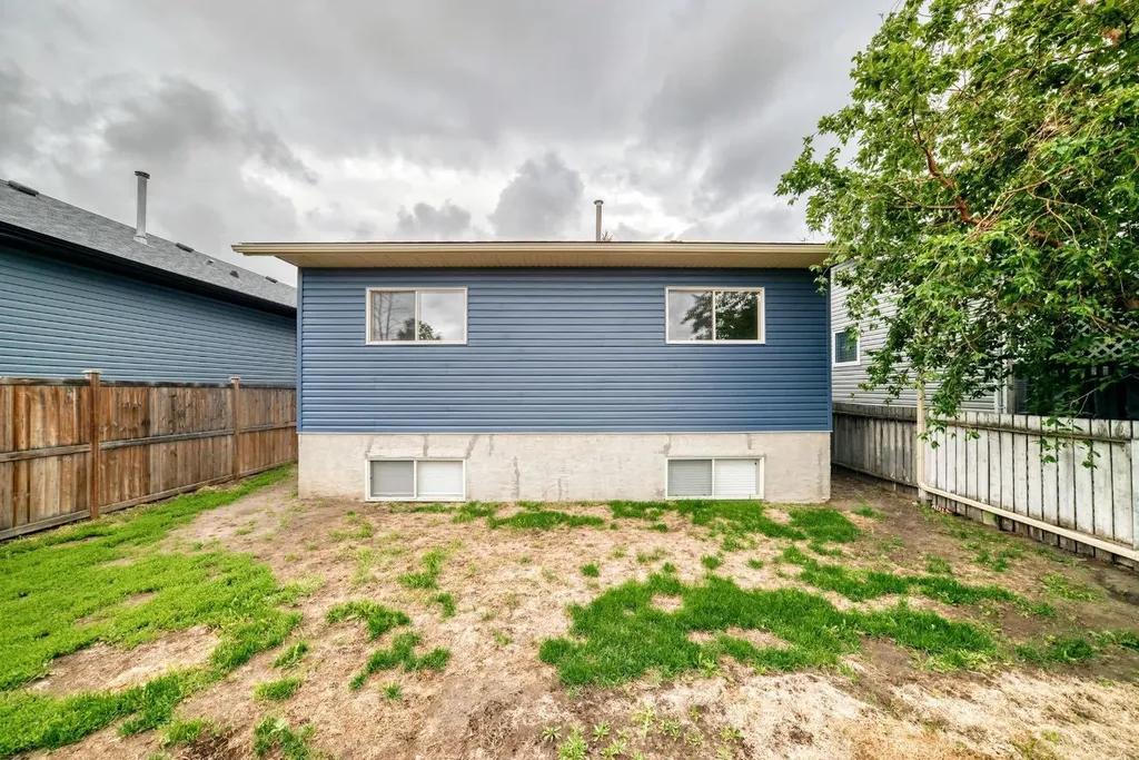 35 Green Meadow Crescent Strathmore AB T1P 1H4