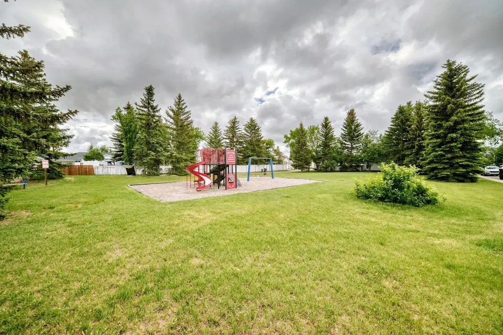 35 Green Meadow Crescent Strathmore AB T1P 1H4