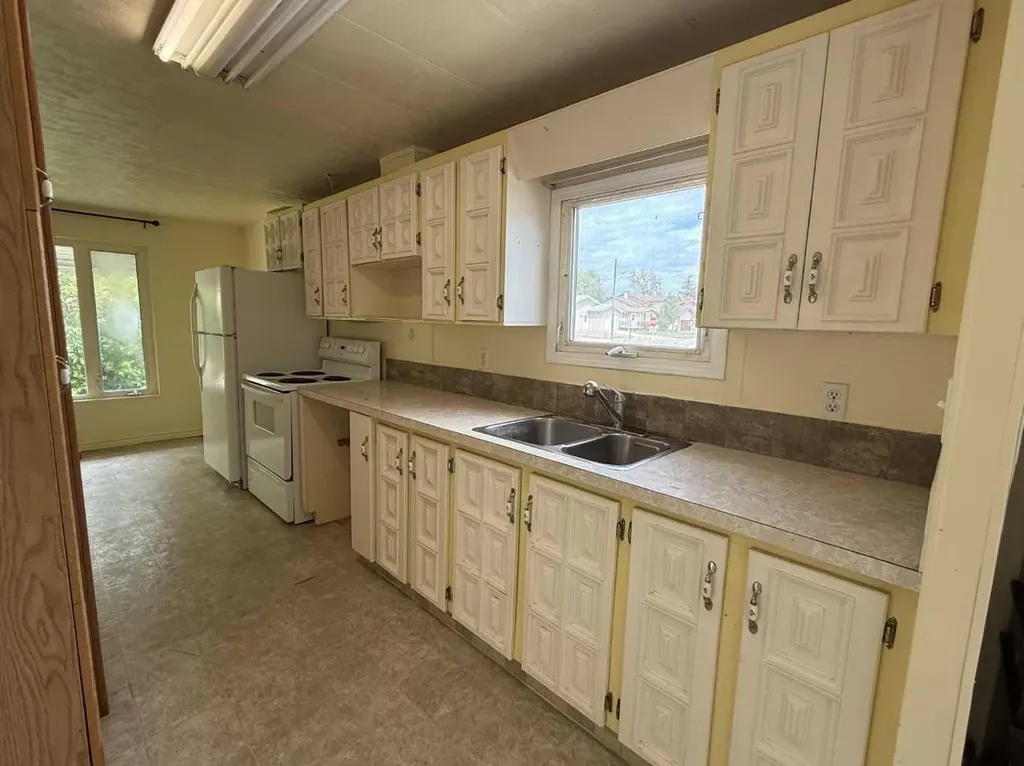 403 1 Avenue W Hanna AB T0J 1P0