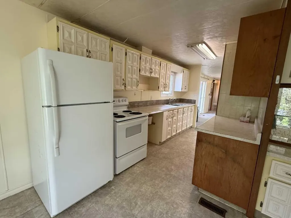 403 1 Avenue W Hanna AB T0J 1P0