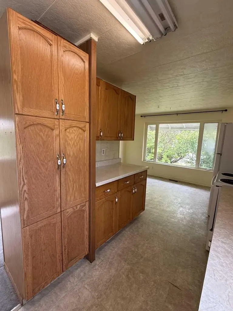 403 1 Avenue W Hanna AB T0J 1P0
