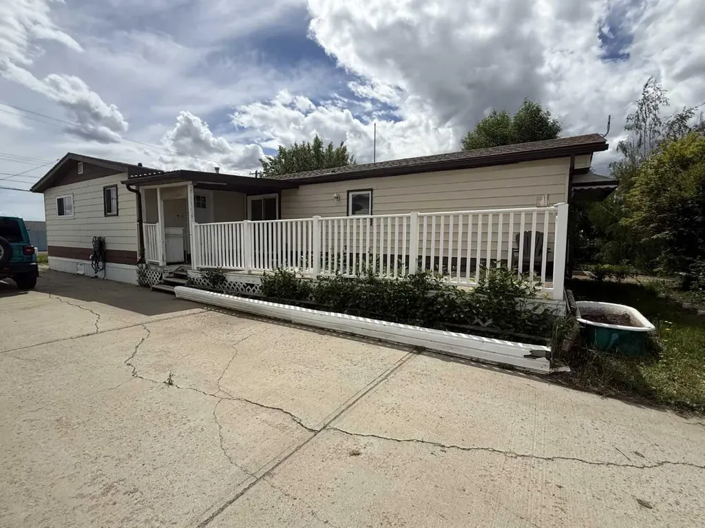 403 1 Avenue W Hanna AB T0J 1P0