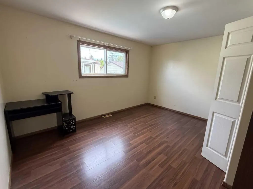 403 1 Avenue W Hanna AB T0J 1P0
