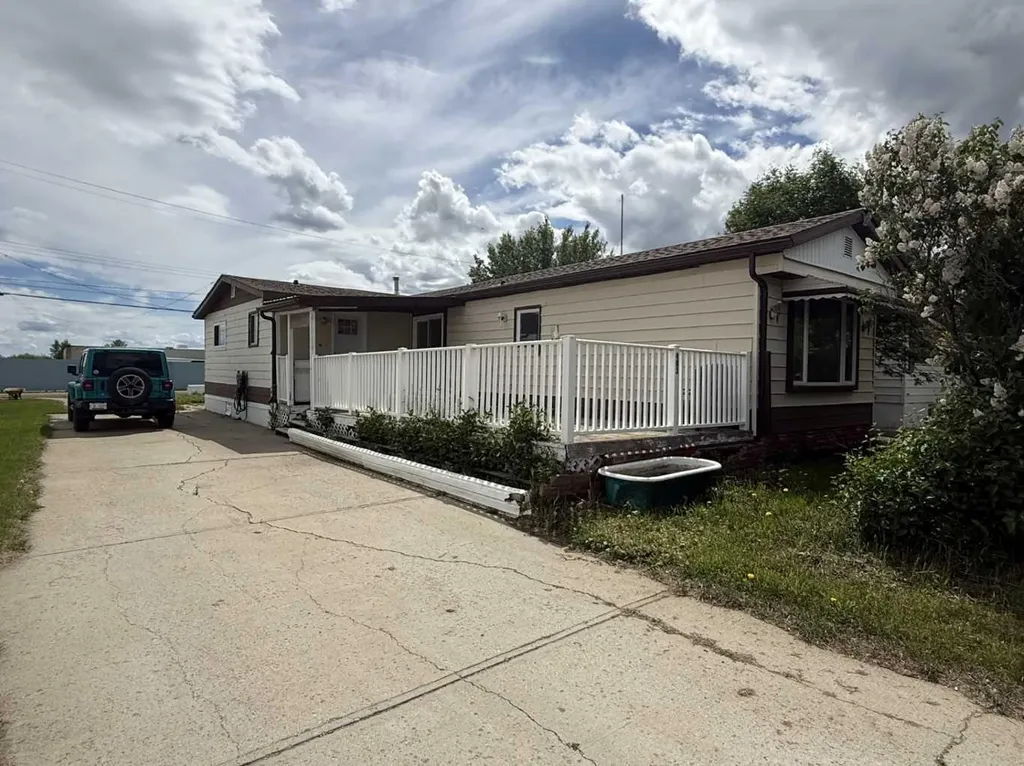 403 1 Avenue W Hanna AB T0J 1P0
