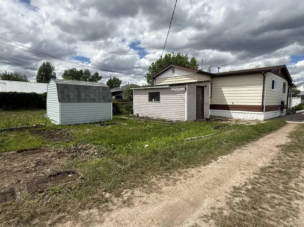 403 1 Avenue W Hanna AB T0J 1P0