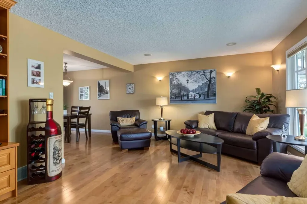 52 Silver Brook Drive NW Calgary AB T3B 3H3