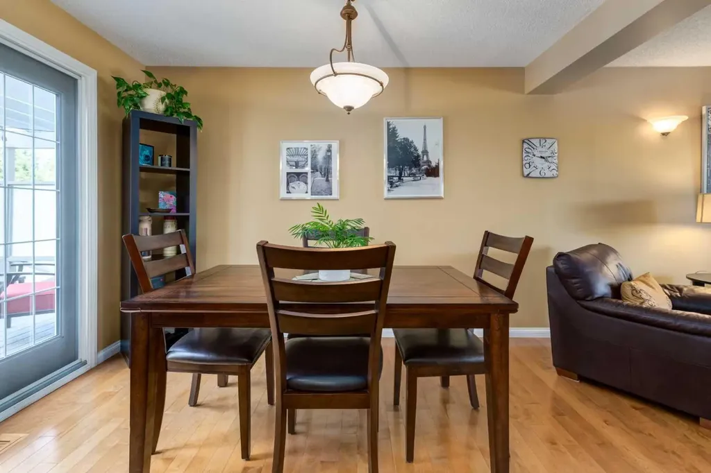 52 Silver Brook Drive NW Calgary AB T3B 3H3