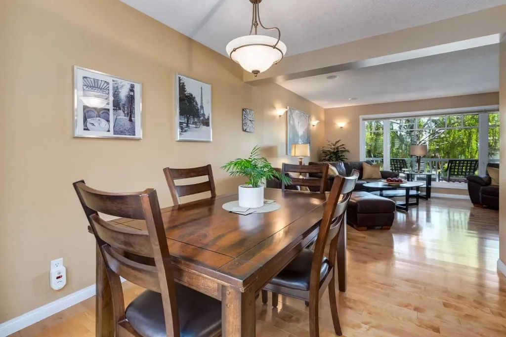 52 Silver Brook Drive NW Calgary AB T3B 3H3