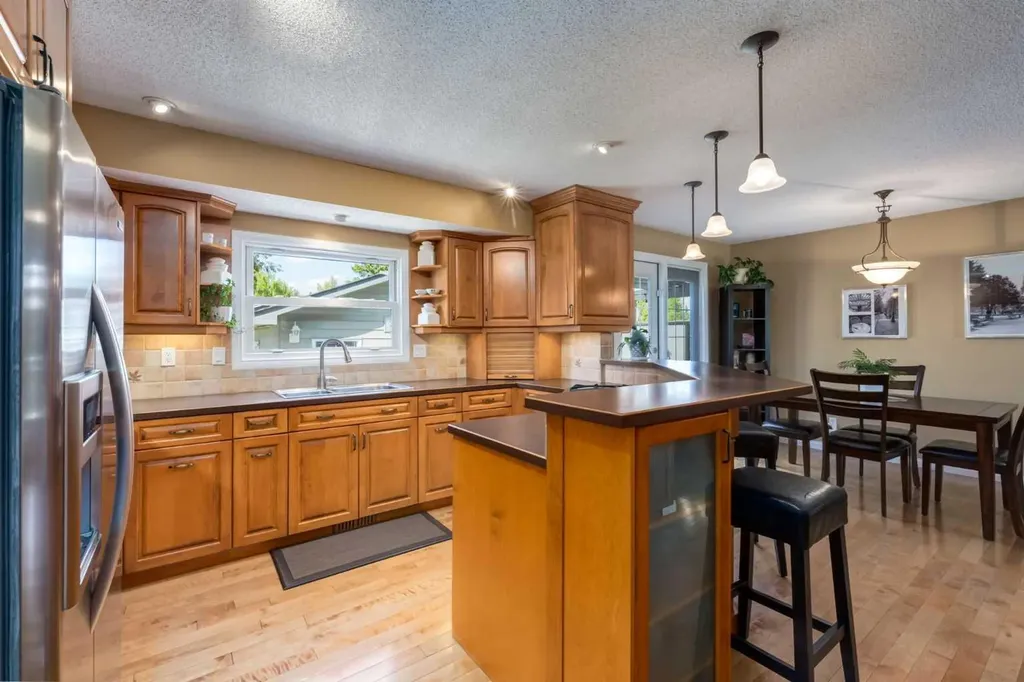 52 Silver Brook Drive NW Calgary AB T3B 3H3