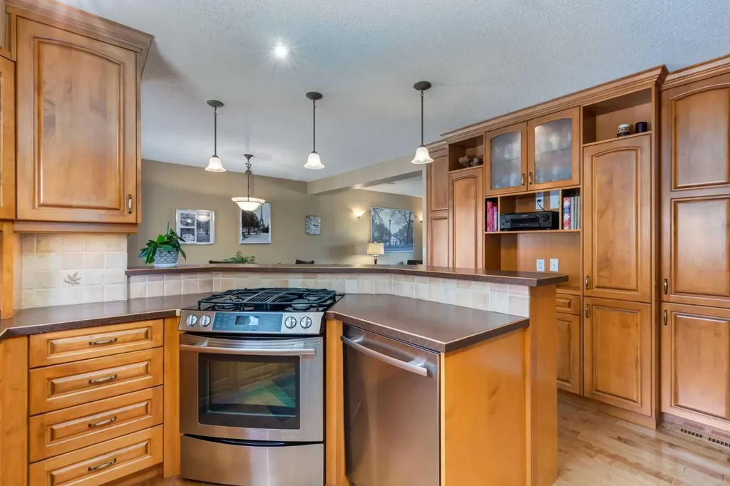 52 Silver Brook Drive NW Calgary AB T3B 3H3