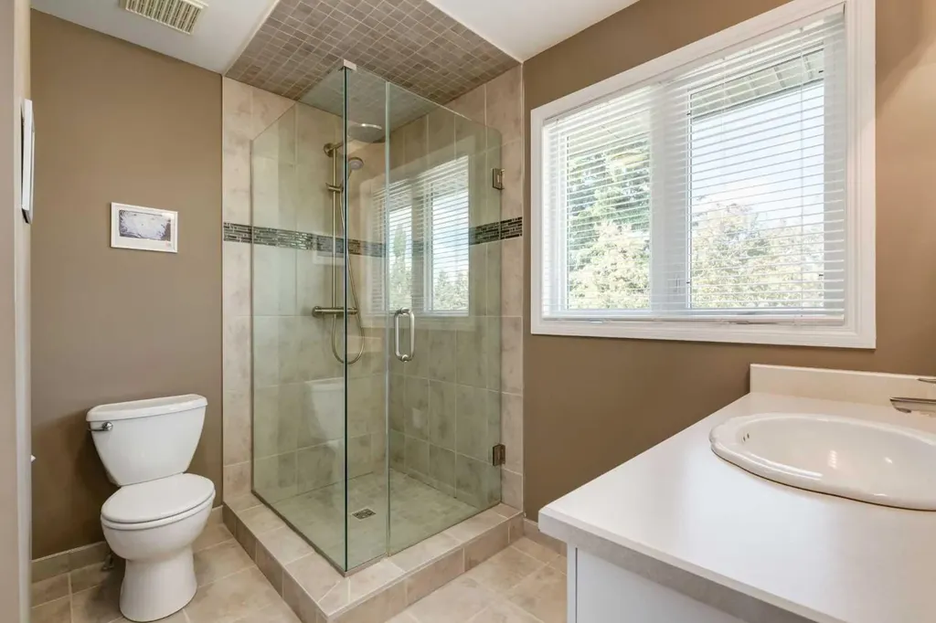 52 Silver Brook Drive NW Calgary AB T3B 3H3