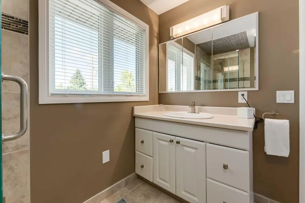52 Silver Brook Drive NW Calgary AB T3B 3H3