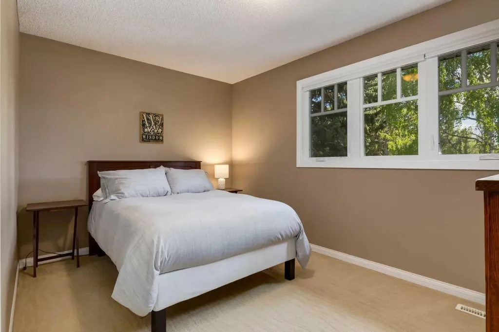 52 Silver Brook Drive NW Calgary AB T3B 3H3