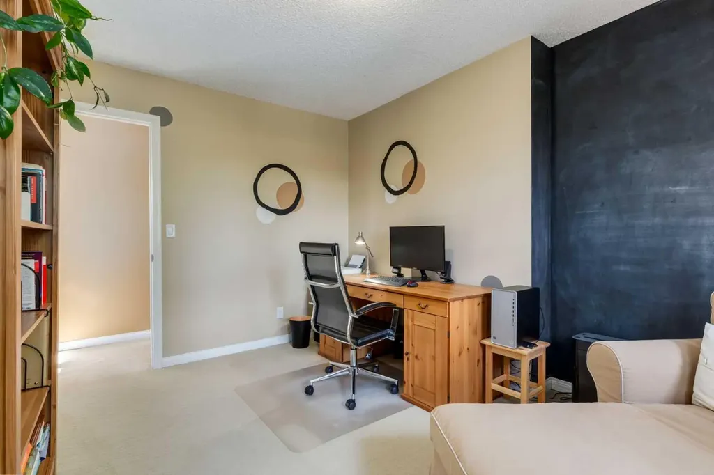 52 Silver Brook Drive NW Calgary AB T3B 3H3