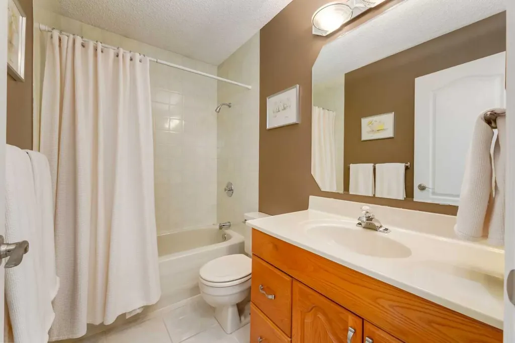 52 Silver Brook Drive NW Calgary AB T3B 3H3