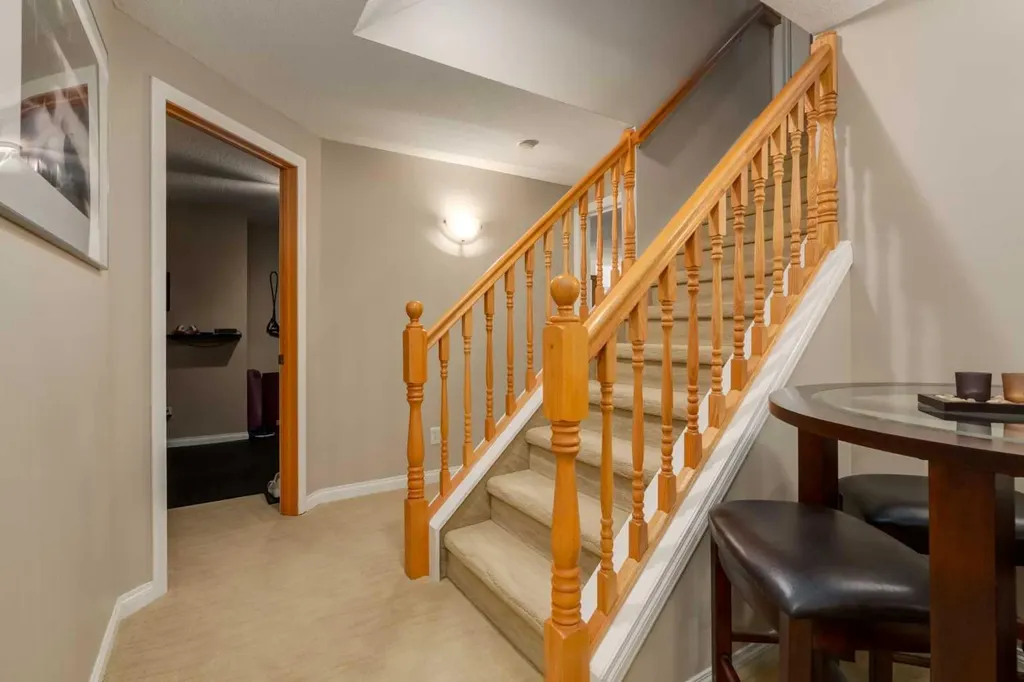 52 Silver Brook Drive NW Calgary AB T3B 3H3