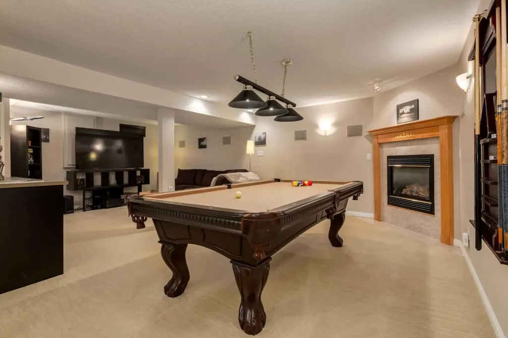 52 Silver Brook Drive NW Calgary AB T3B 3H3