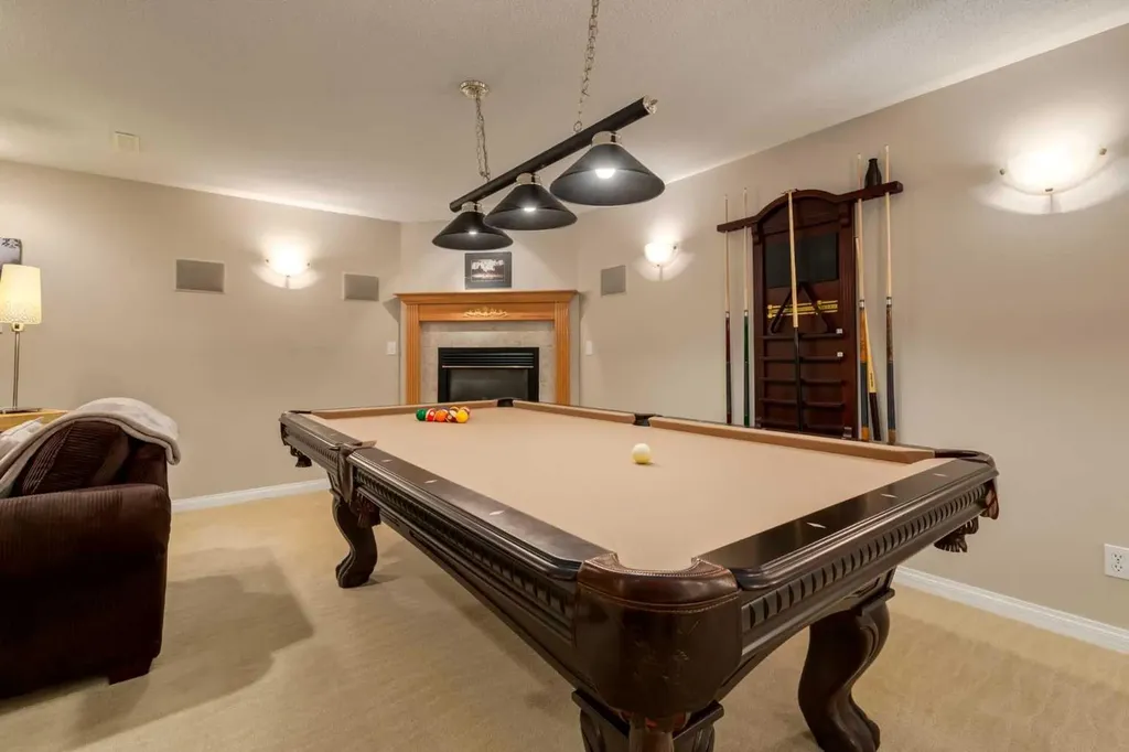 52 Silver Brook Drive NW Calgary AB T3B 3H3