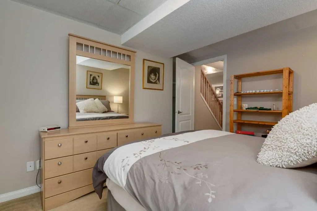 52 Silver Brook Drive NW Calgary AB T3B 3H3
