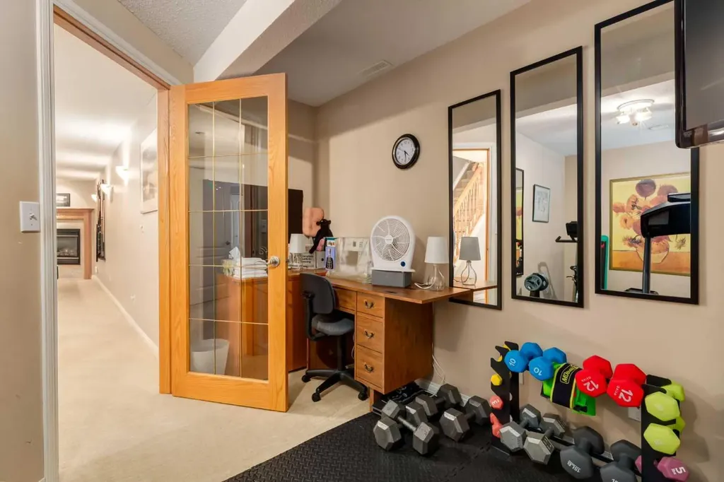 52 Silver Brook Drive NW Calgary AB T3B 3H3