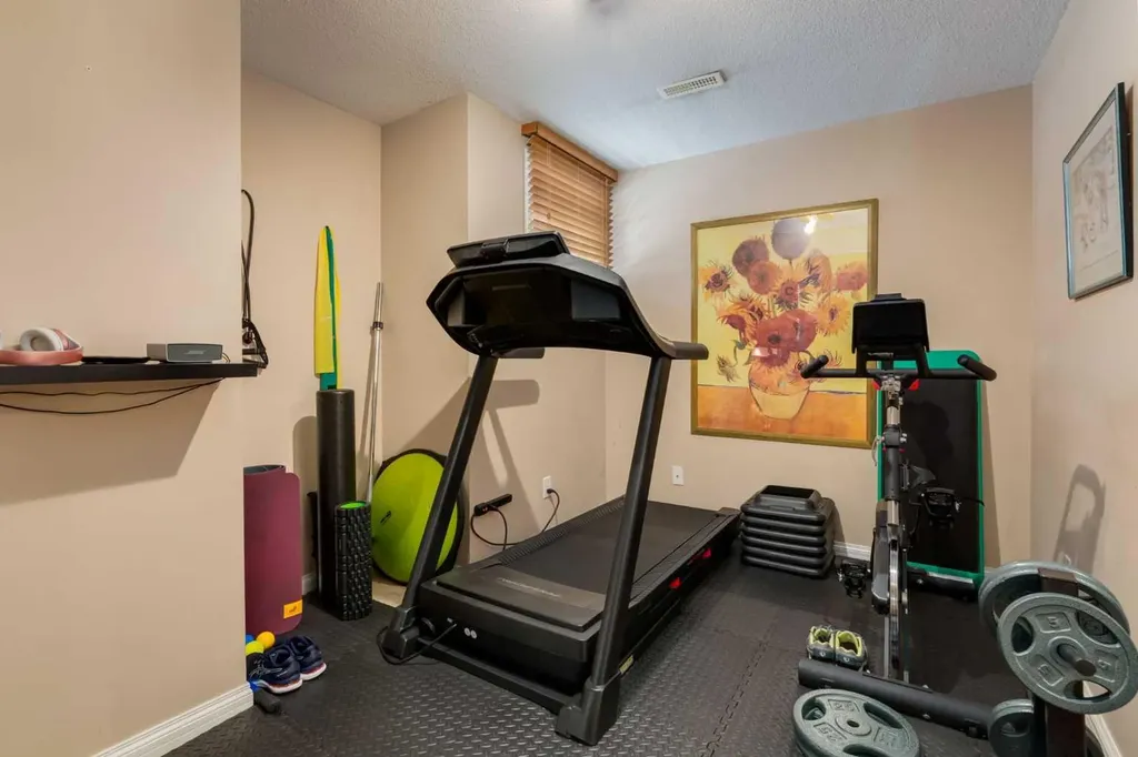 52 Silver Brook Drive NW Calgary AB T3B 3H3