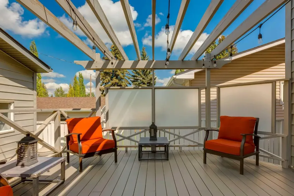 52 Silver Brook Drive NW Calgary AB T3B 3H3