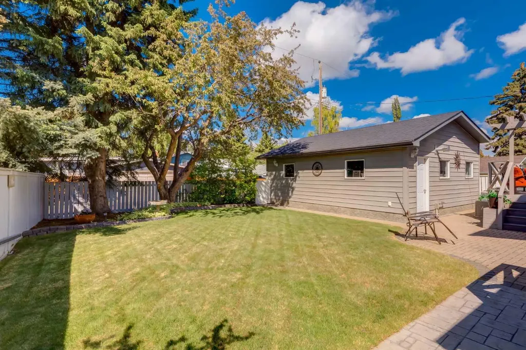 52 Silver Brook Drive NW Calgary AB T3B 3H3