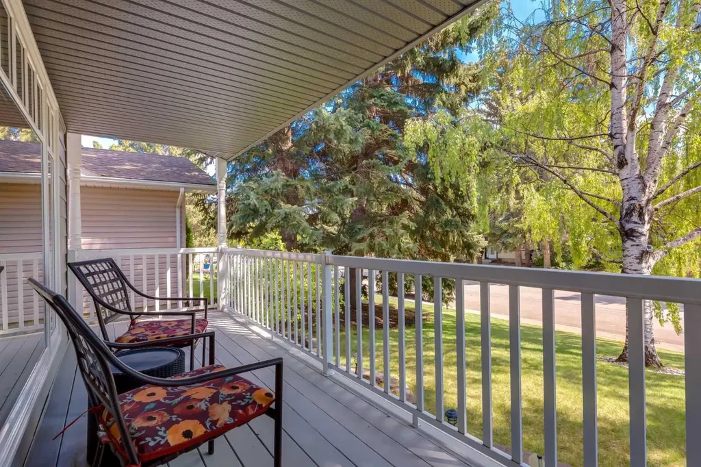 52 Silver Brook Drive NW Calgary AB T3B 3H3