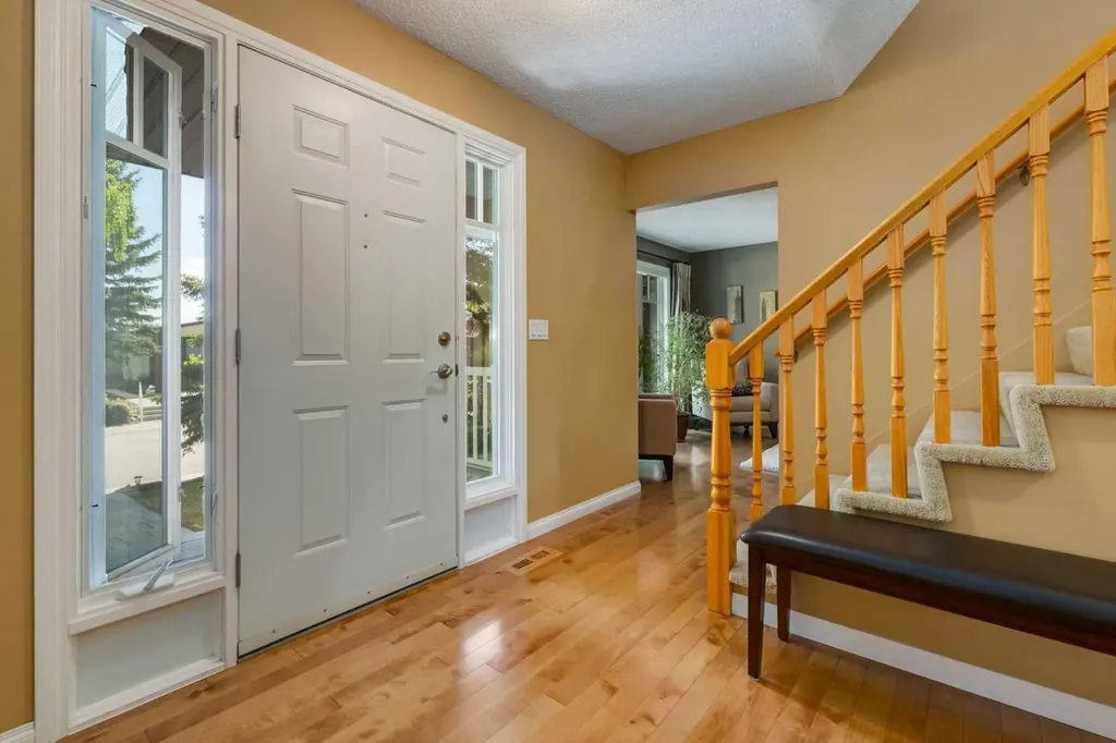 52 Silver Brook Drive NW Calgary AB T3B 3H3