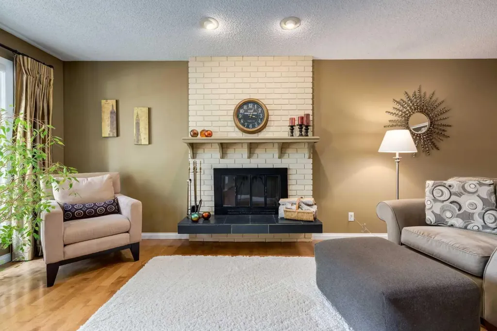 52 Silver Brook Drive NW Calgary AB T3B 3H3