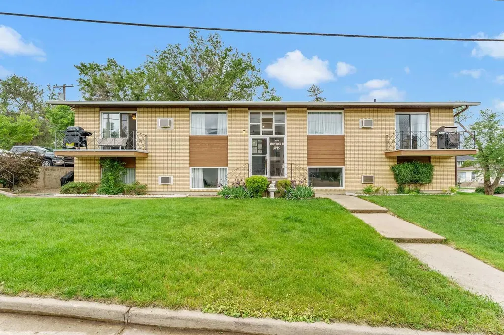 502 3 Avenue SE Medicine Hat AB T1A2L9