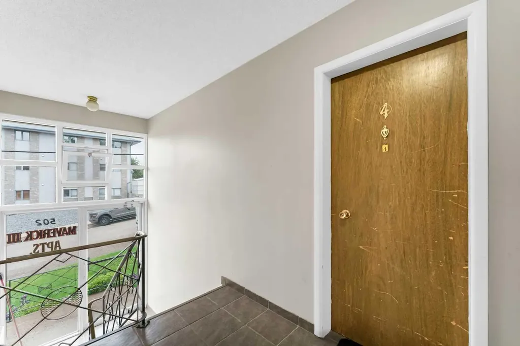 502 3 Avenue SE Medicine Hat AB T1A2L9