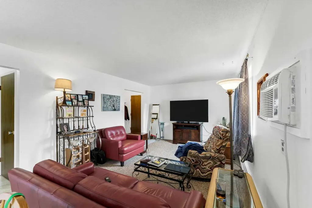 502 3 Avenue SE Medicine Hat AB T1A2L9