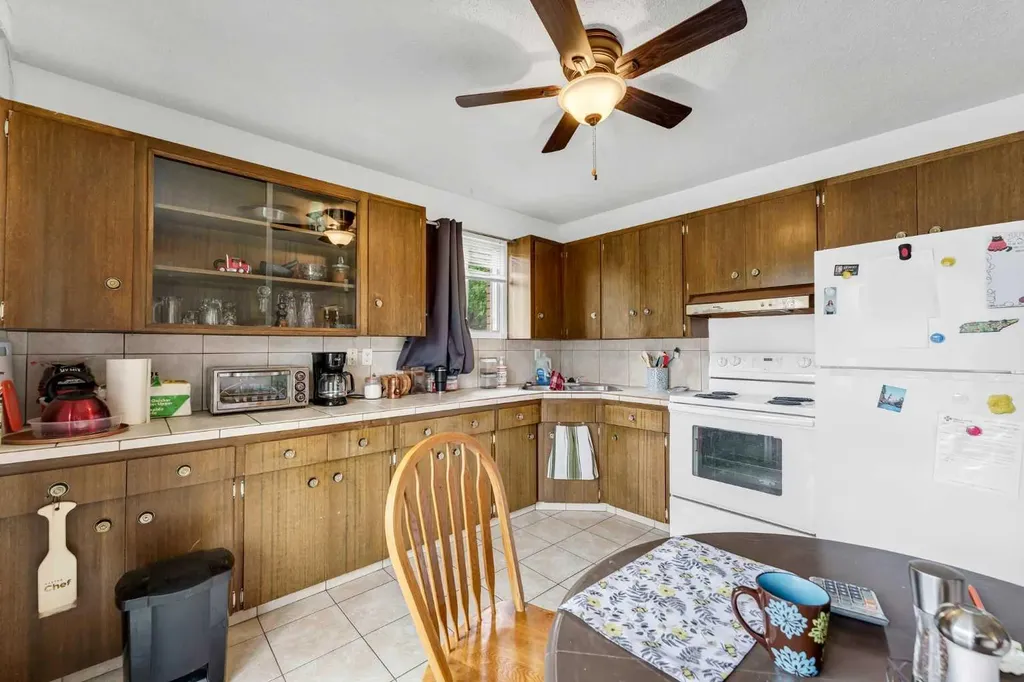 502 3 Avenue SE Medicine Hat AB T1A2L9