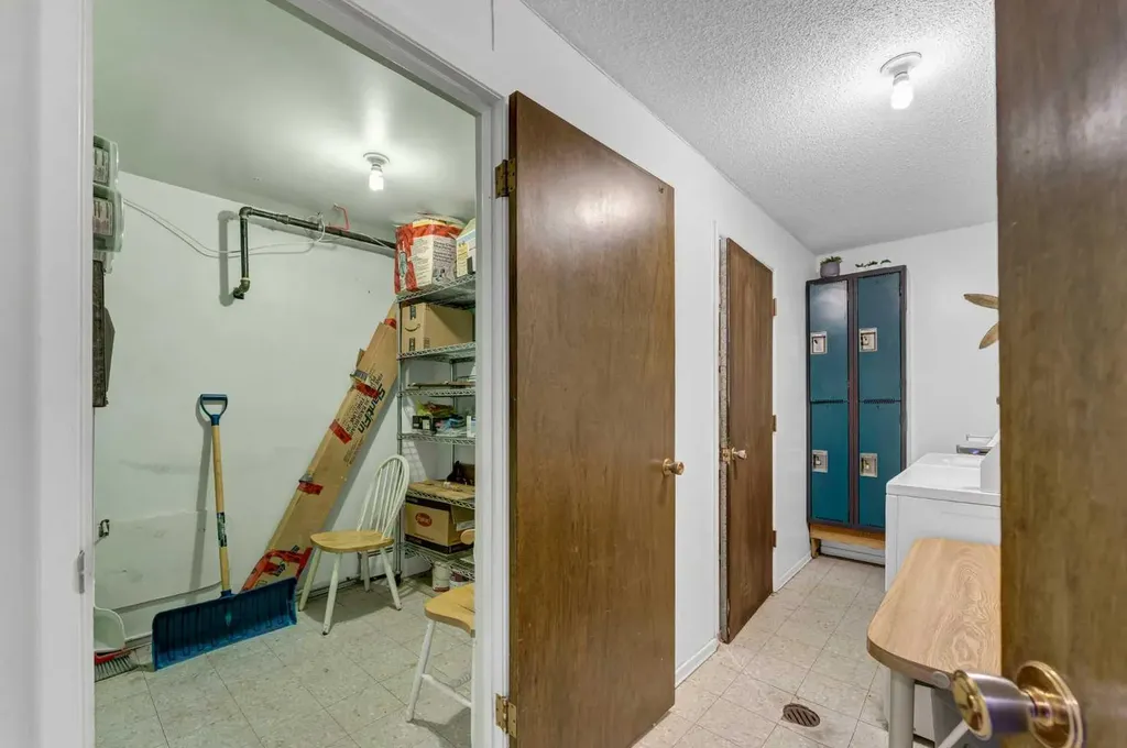 502 3 Avenue SE Medicine Hat AB T1A2L9