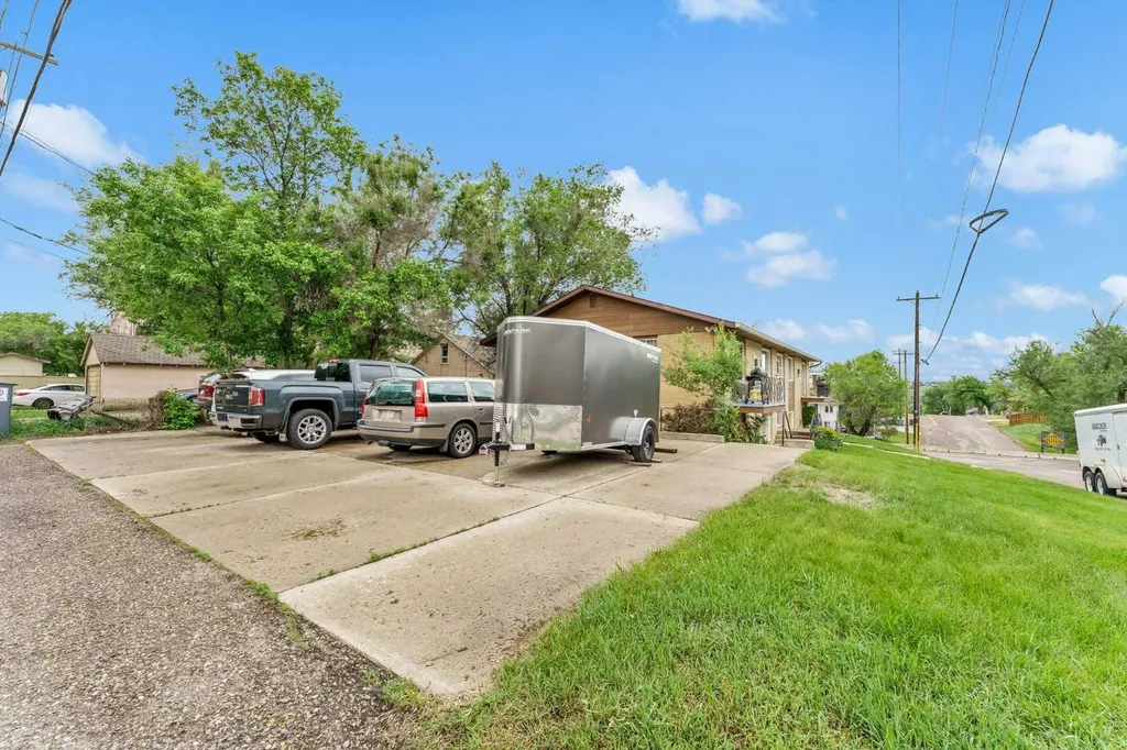 502 3 Avenue SE Medicine Hat AB T1A2L9