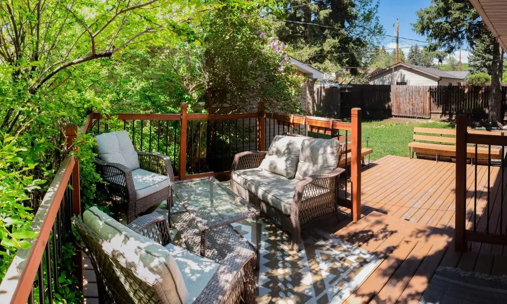 4115 Bowlen Street NW Calgary AB T2L1P8