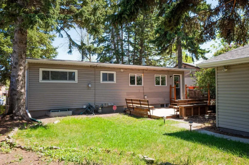 4115 Bowlen Street NW Calgary AB T2L1P8