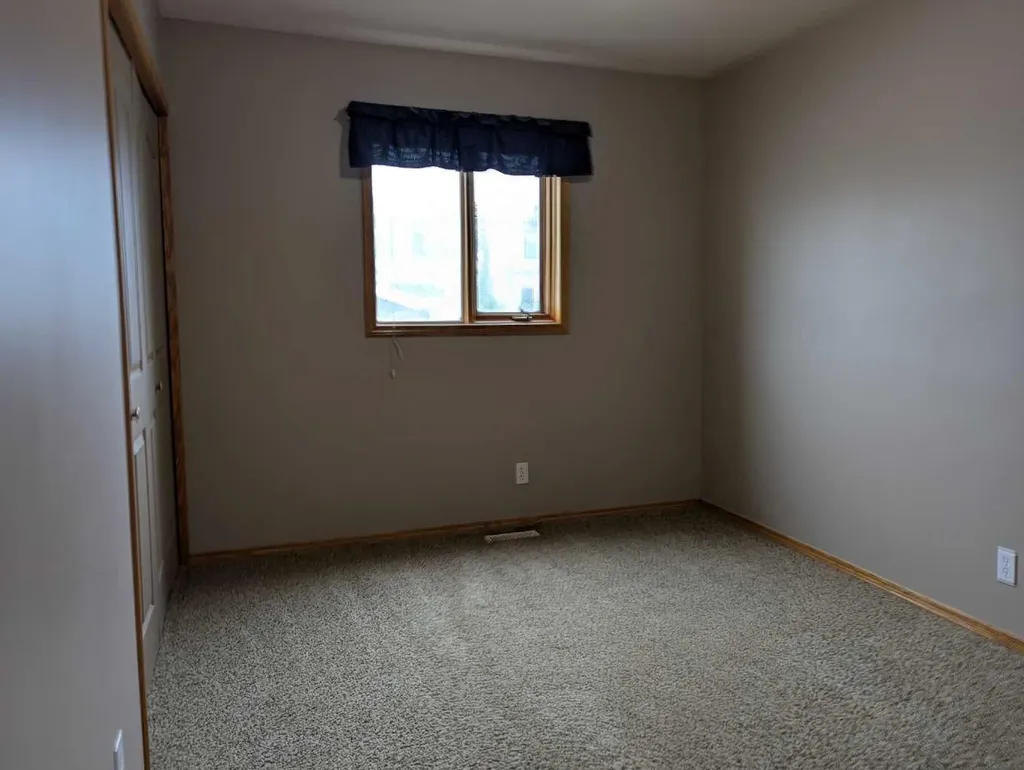 4727 44 Street Sylvan Lake AB T4S 1N5