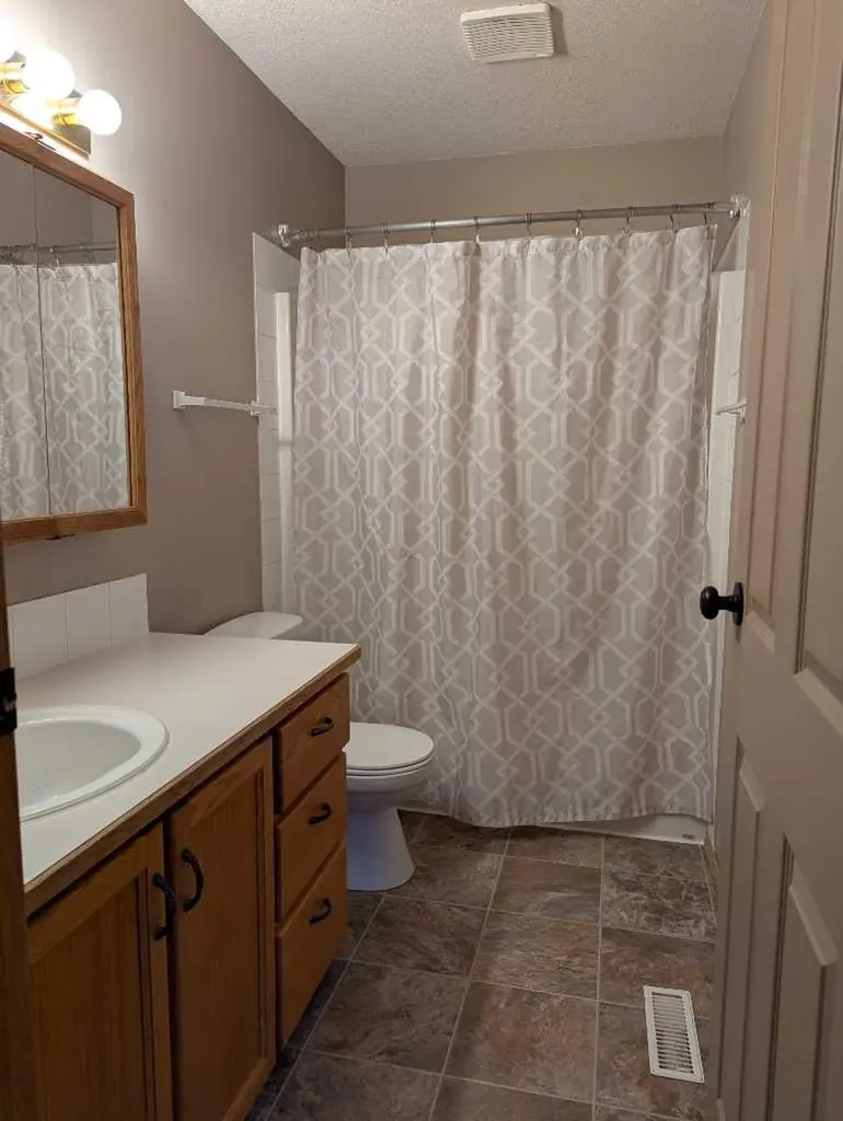 4727 44 Street Sylvan Lake AB T4S 1N5