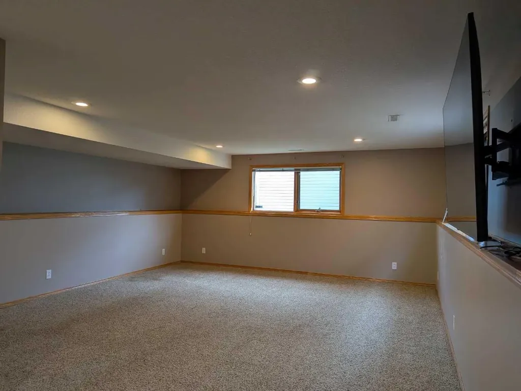 4727 44 Street Sylvan Lake AB T4S 1N5