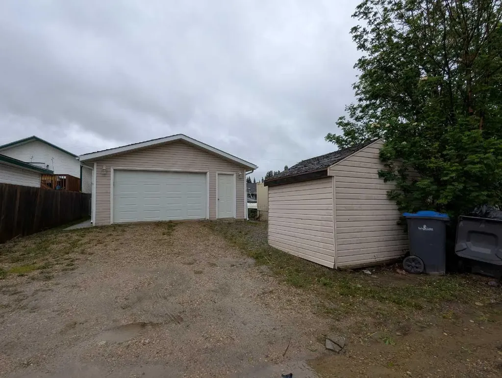 4727 44 Street Sylvan Lake AB T4S 1N5