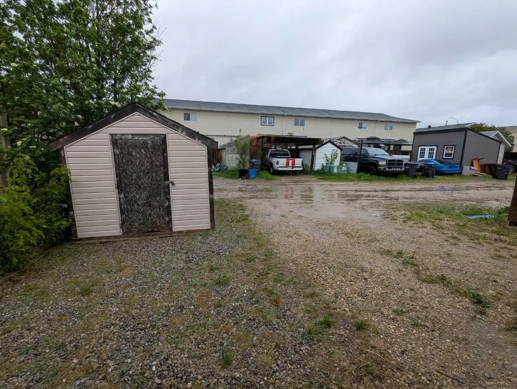 4727 44 Street Sylvan Lake AB T4S 1N5