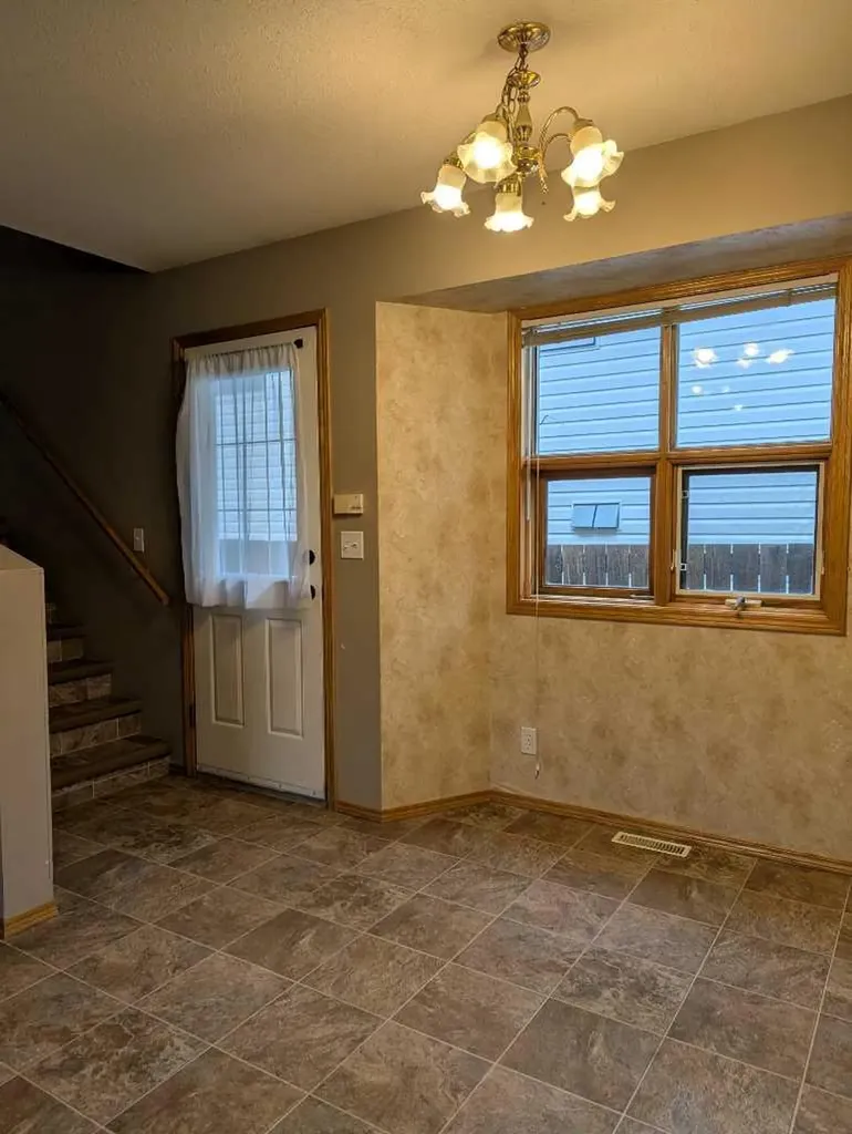 4727 44 Street Sylvan Lake AB T4S 1N5