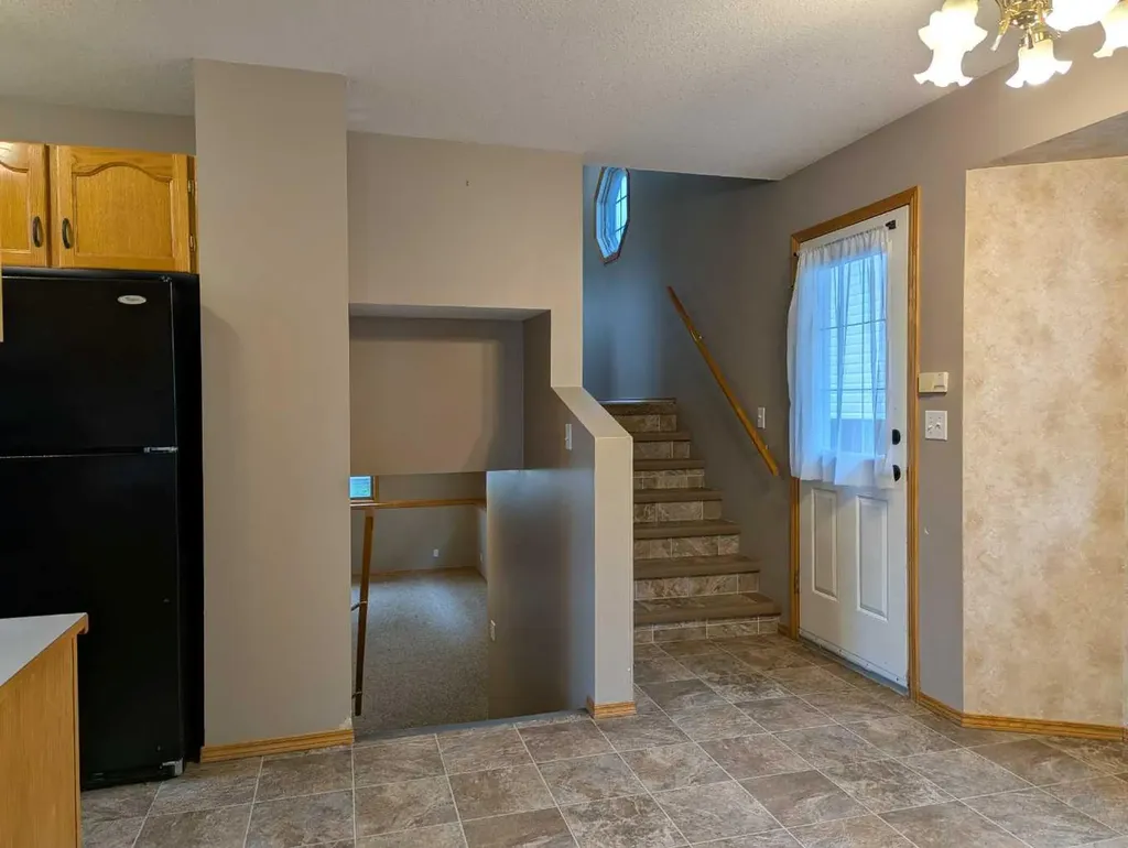 4727 44 Street Sylvan Lake AB T4S 1N5