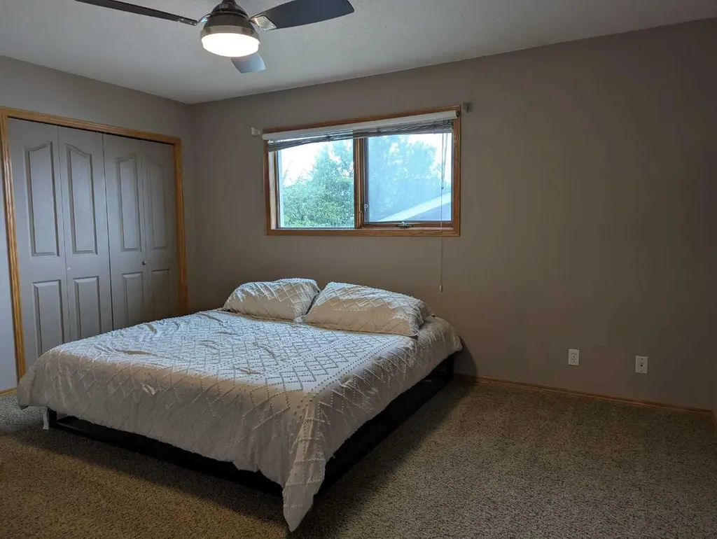 4727 44 Street Sylvan Lake AB T4S 1N5