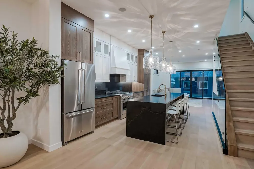 2626 4 Avenue NW Calgary AB T2N 0P6