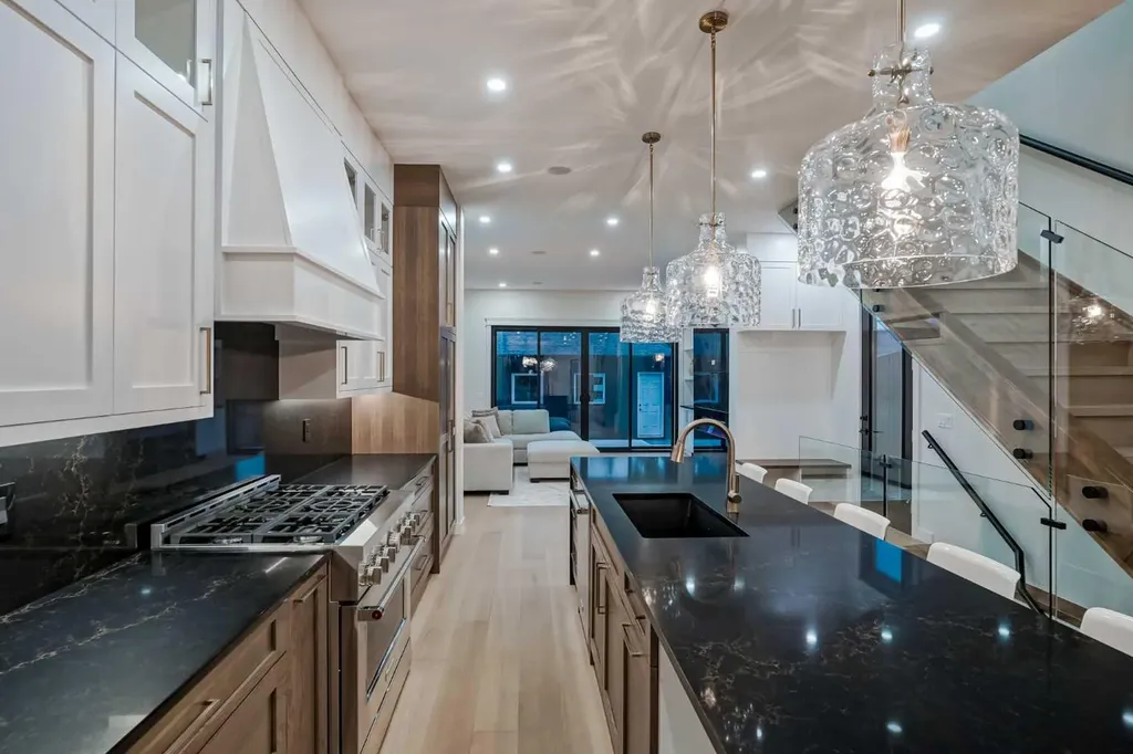 2626 4 Avenue NW Calgary AB T2N 0P6