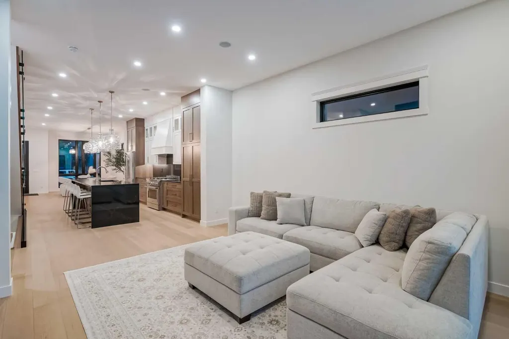 2626 4 Avenue NW Calgary AB T2N 0P6